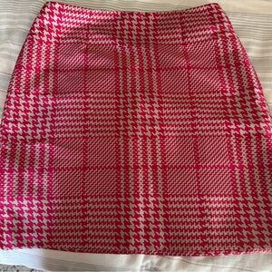 Stylish Pink Houndstooth Skirt